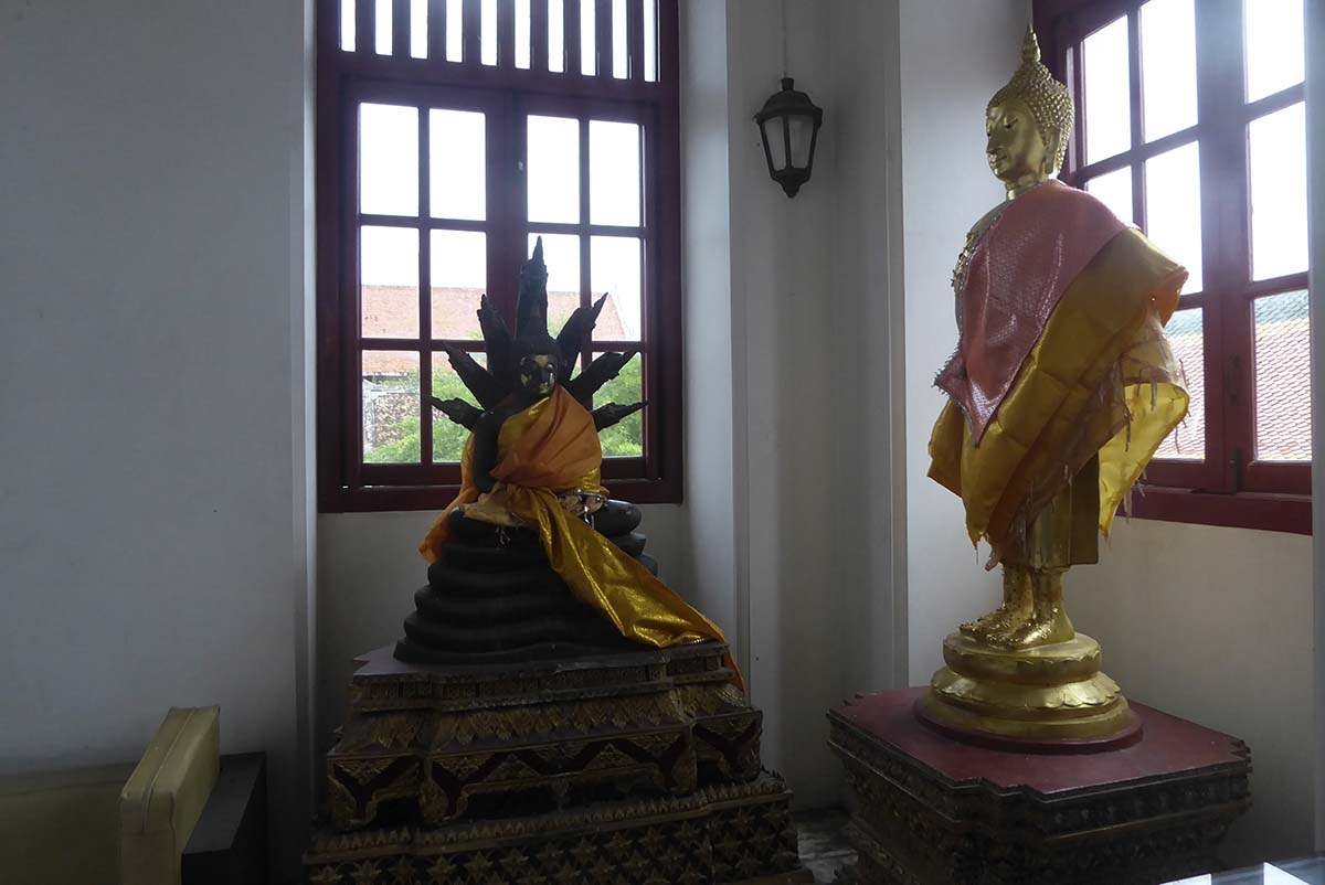 Wat Ratchanatdaram Worawihan Temple - Loha Prasat