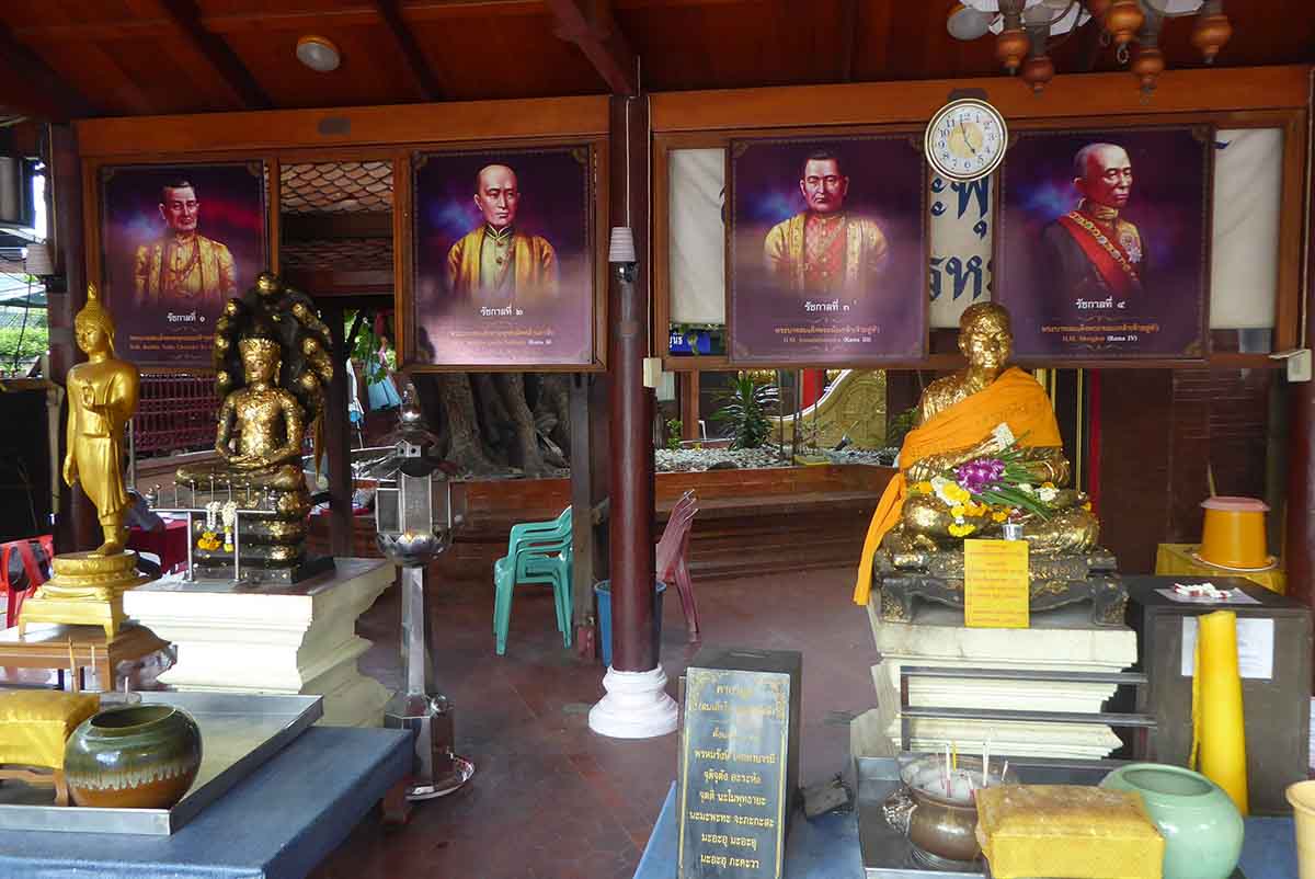 Wat Intharawihan Temple Bangkok