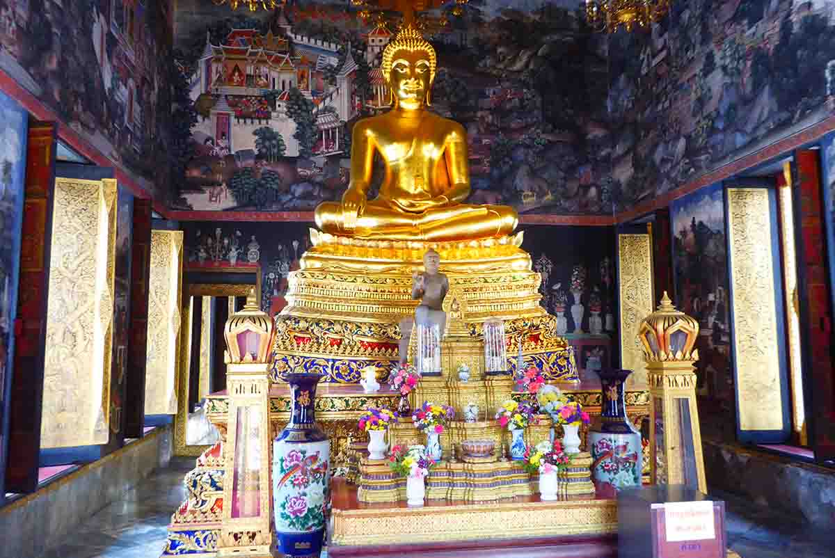 Wat Bowonniwet Vihara Temple in Bangkok