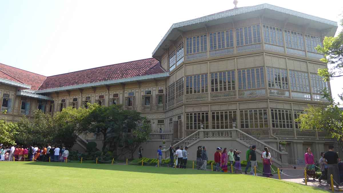 Vimanmek Mansion Royal Palace in Bangkok