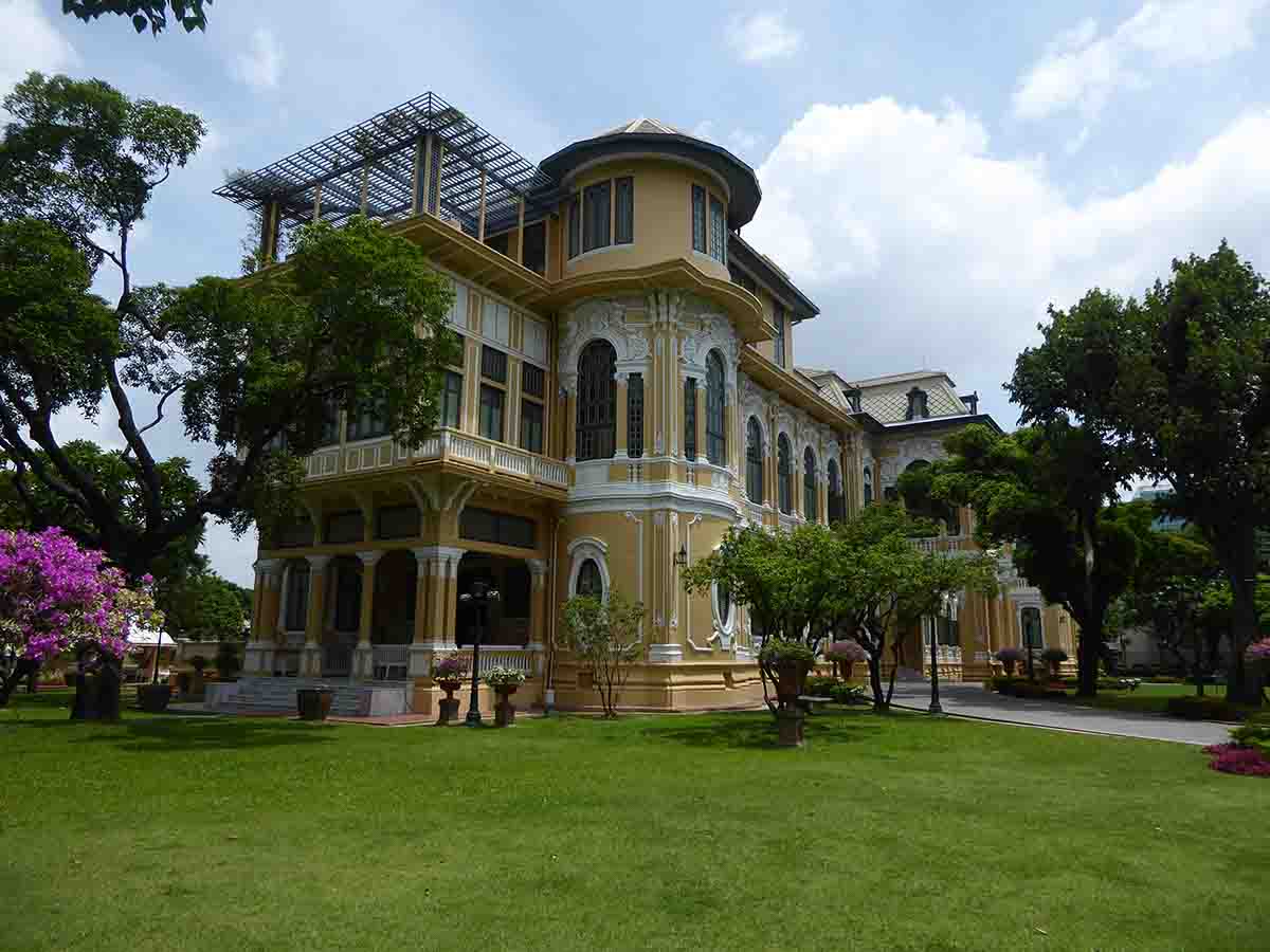 Bangkhunphom Palace in Bangkok