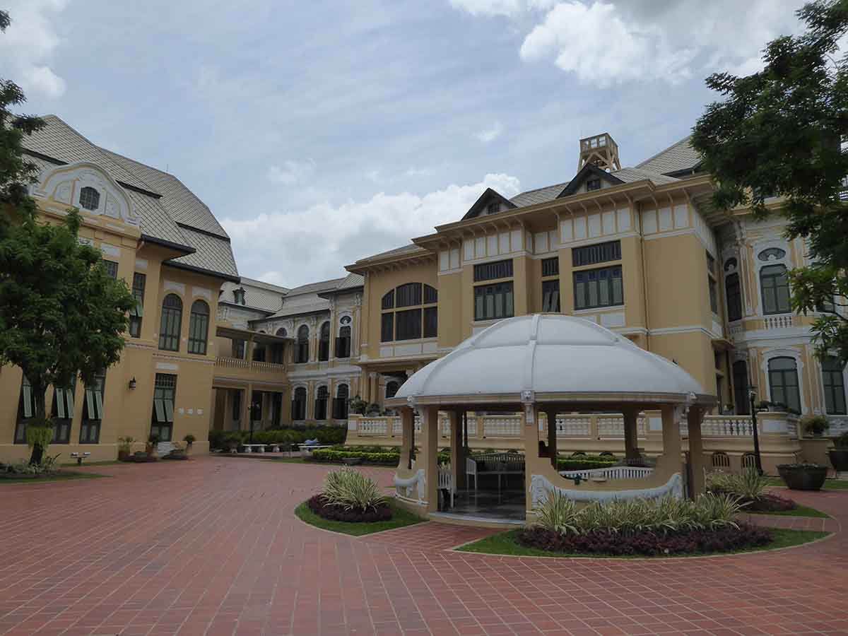 Bangkhunphom Palace in Bangkok