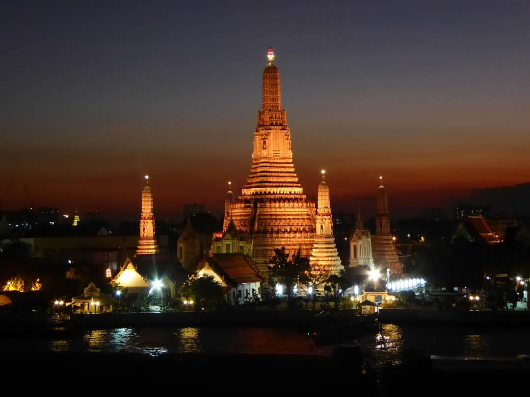 Wat Arun Temple in Bangkok at night.