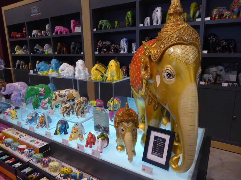 where to buy arts antiques decorative items handicrafts in Bangkok