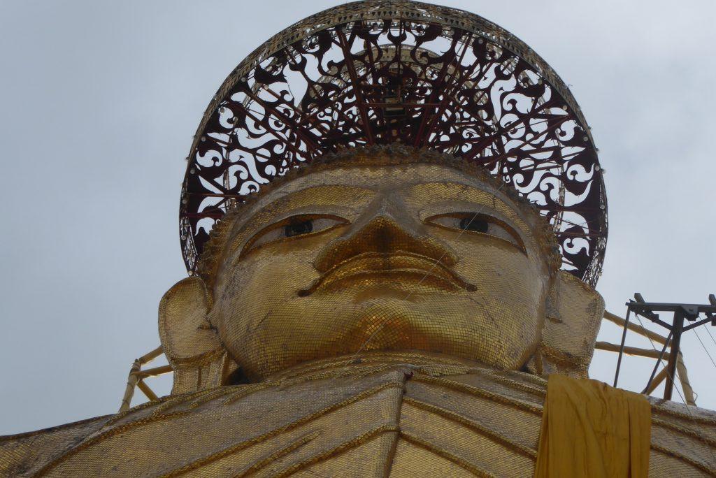 Wat Intharawihan Temple Bangkok