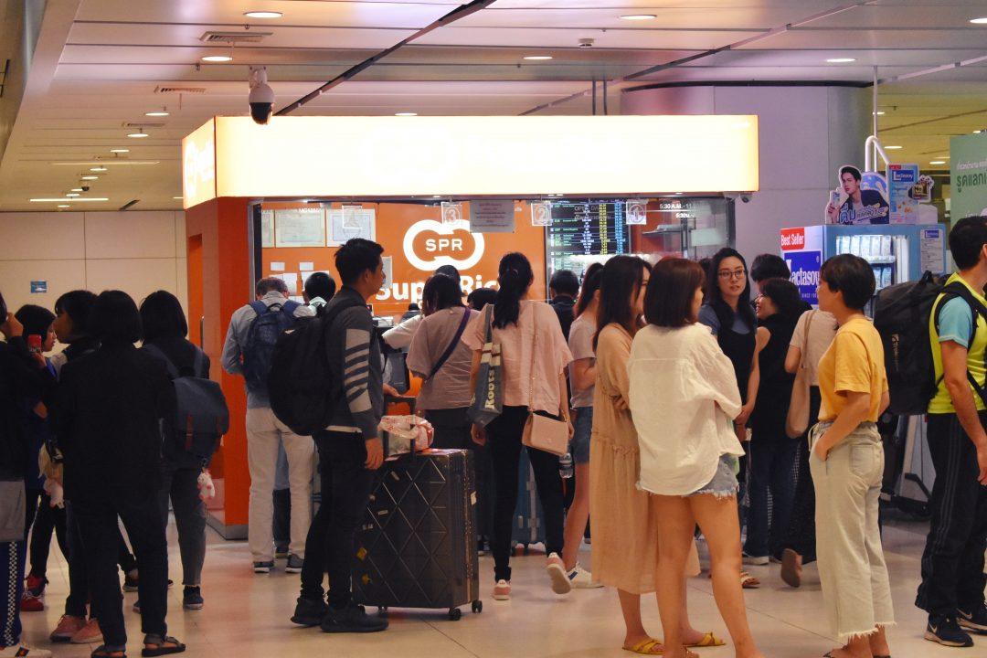 People Queing to Exchange Money at SuperRich in Bangkok Airport