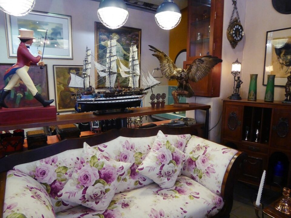 vintage & retro furniture & collectible shop Bangkok