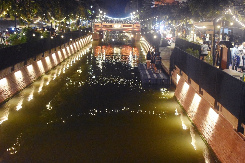 Khlong Ong Ang Walking Street