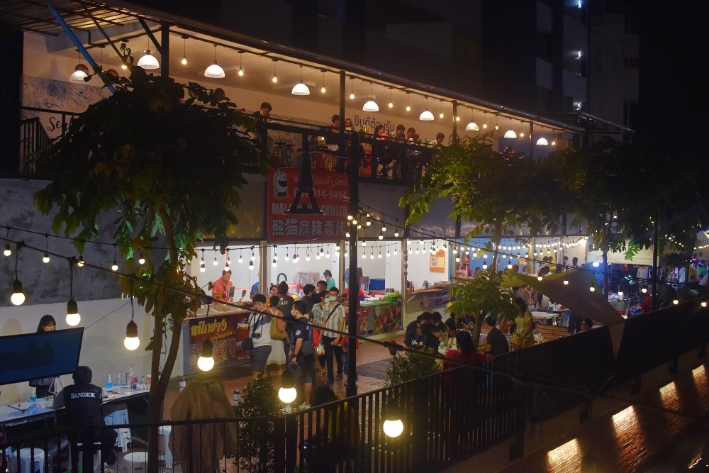 Khlong Ong Ang Walking Street