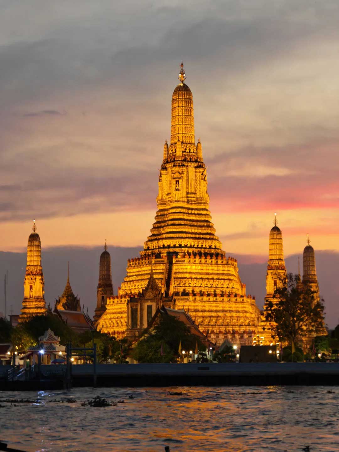พระปรางค์วัดอรุณในช่วงพระอาทิตย์ตก