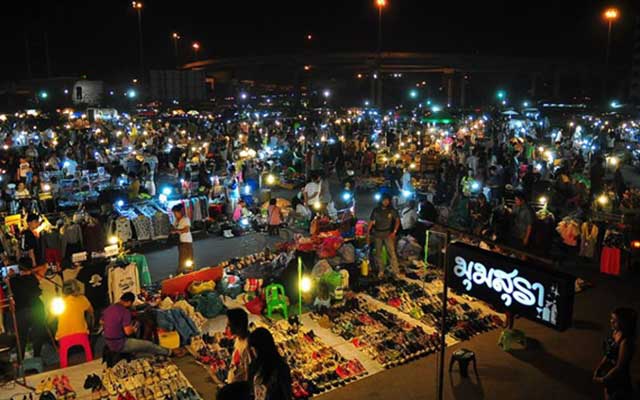 ตลาดเลียบด่วนรามอินทรา