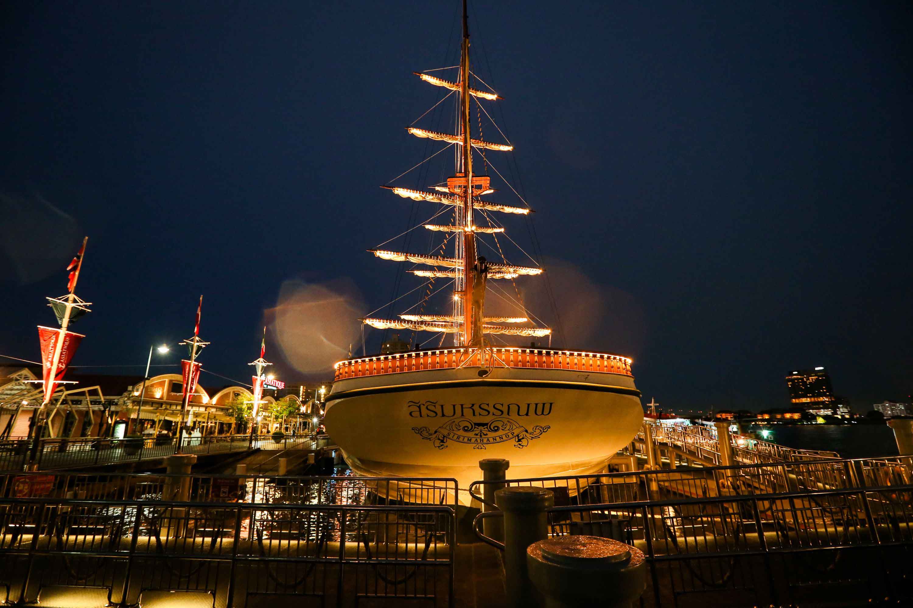 บรรยากาศ Asiatique The Riverfront ในช่วงกลางคืน