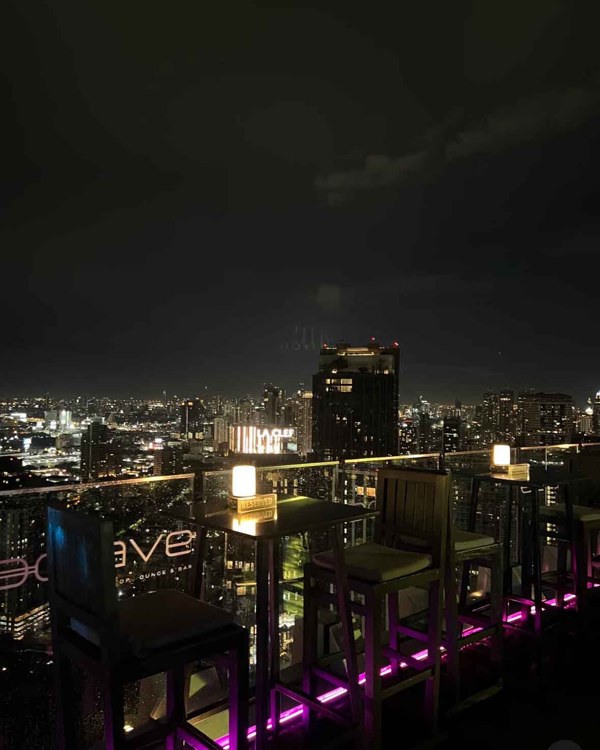 วิวกลางคืนจาก Octave Rooftop Lounge and Bar กรุงเทพ