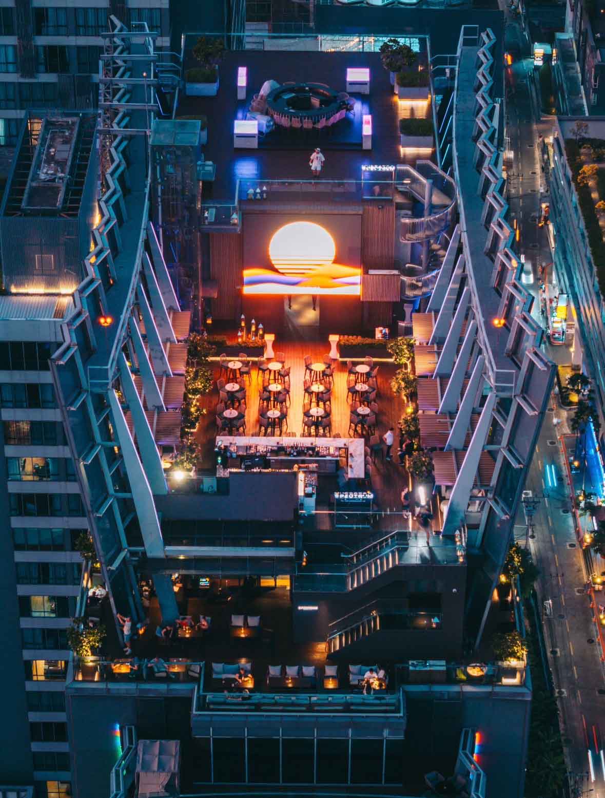 มุมสูงของ Spectrum Lounge and Bar บน Hyatt Regency Bangkok Sukhumvit